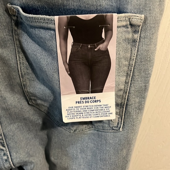 H&M high waisted jeans. - Picture 2 of 7